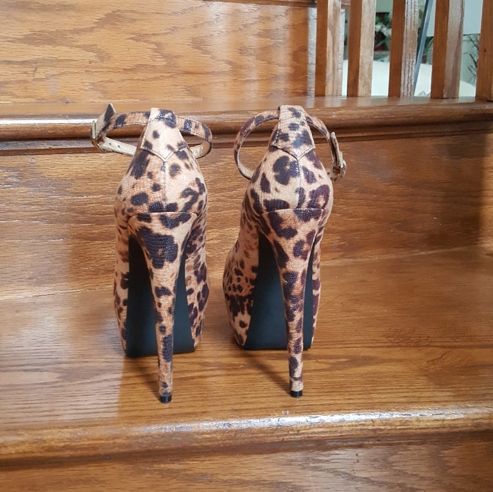 Leopard Heels - Picture 3 of 3